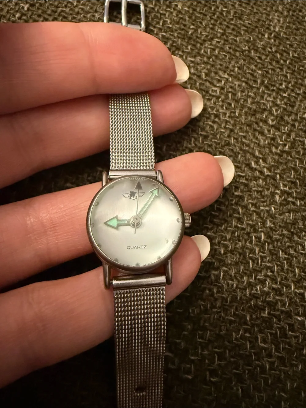 Silver Mesh Smartwatch-Style Quartz Watch with Mint Green Hands